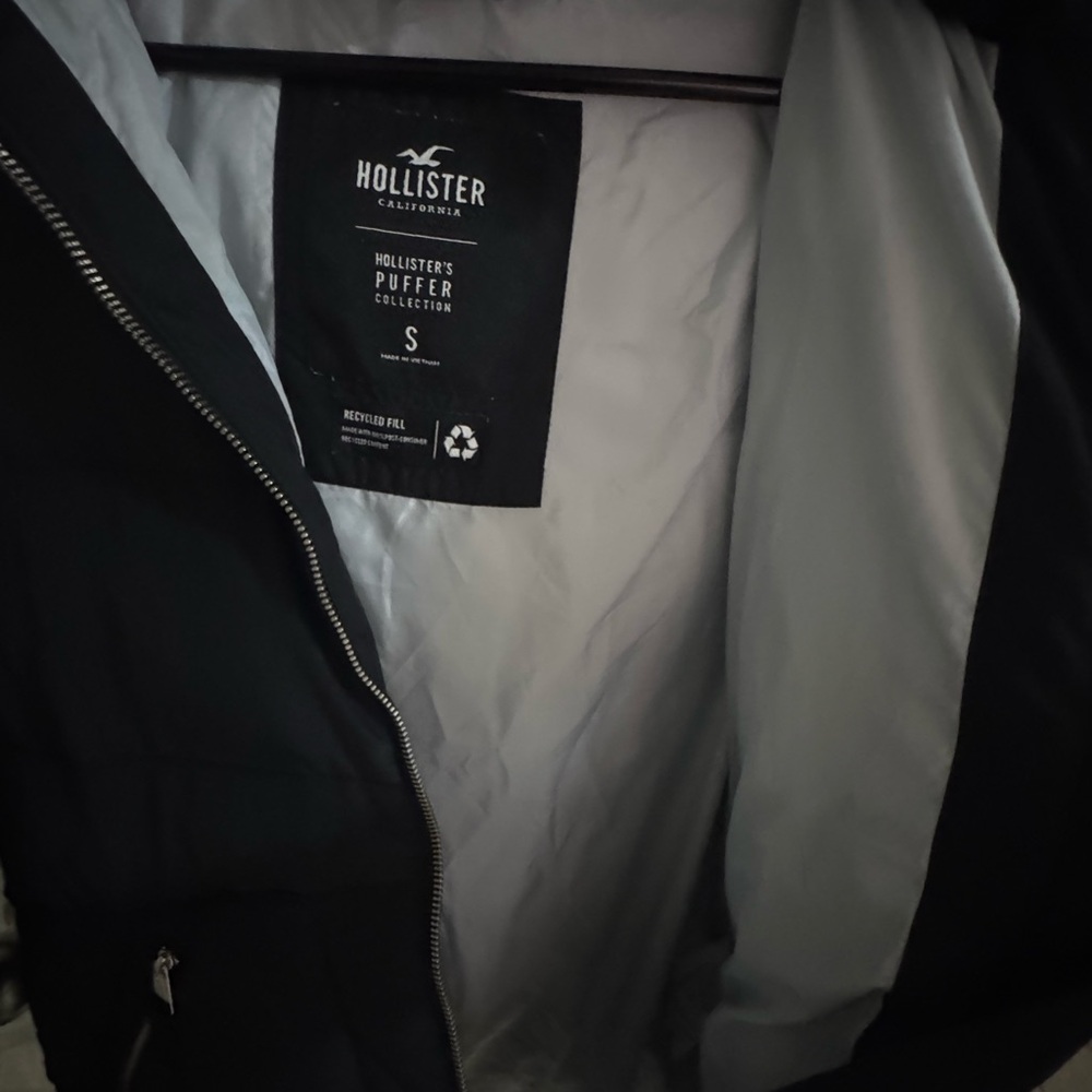 Hollister Black and Gray Puffer Jacket - Picture 4 of 4